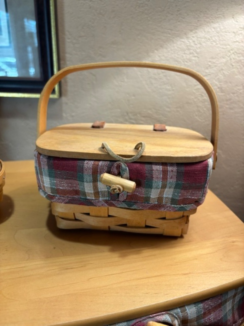 Longaberger 2002 LARGE Basket w/lid and (2) addition small baskets - Picture 2 of 4